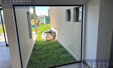 Casa en Venta - Santa Emilia, Pilar Del Este