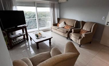 Departamento de 4 ambientes   dependencia en venta en Acassuso.