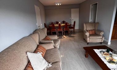 Departamento de 4 ambientes   dependencia en venta en Acassuso.