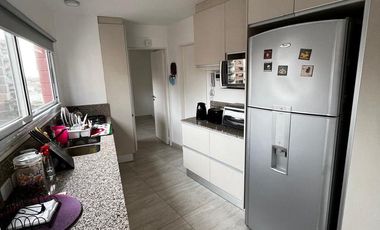 Departamento de 4 ambientes   dependencia en venta en Acassuso.