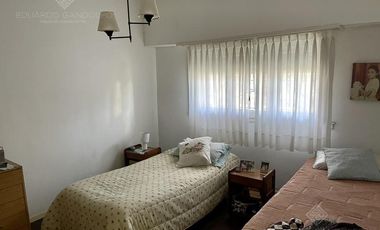 VENTA DIRECTA - Casa con entrada de auto y terraza - Excelente Ubicación