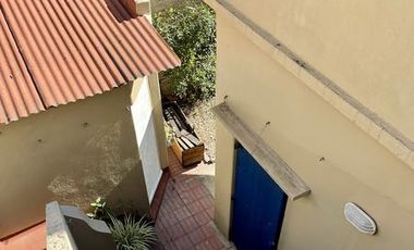 VENTA DIRECTA - Casa con entrada de auto y terraza - Excelente Ubicación