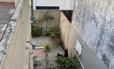 VENTA DIRECTA - Casa con entrada de auto y terraza - Excelente Ubicación