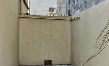VENTA DIRECTA - Casa con entrada de auto y terraza - Excelente Ubicación