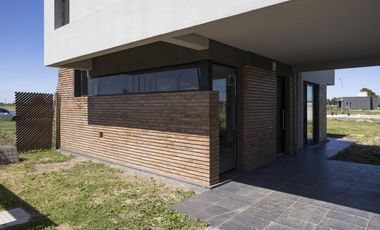 Venta casa de 2 dormitorios con piscina en EcoTierra, Pueblo Esther