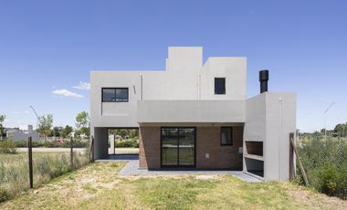 Venta casa de 2 dormitorios con piscina en EcoTierra, Pueblo Esther
