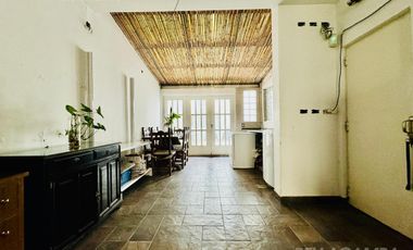 CASA VENTA MUNRO 7 AMBIENTES COCHERA