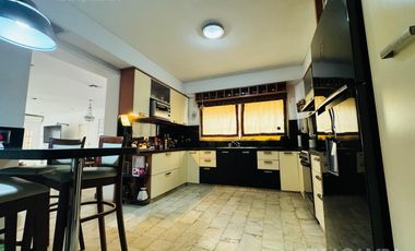 CASA VENTA MUNRO 7 AMBIENTES COCHERA