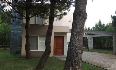 Pinamar, vendo casa en barrio cerrado La Herradura