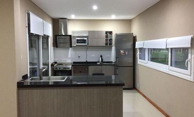 Pinamar, vendo casa en barrio cerrado La Herradura