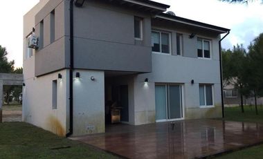 Pinamar, vendo casa en barrio cerrado La Herradura