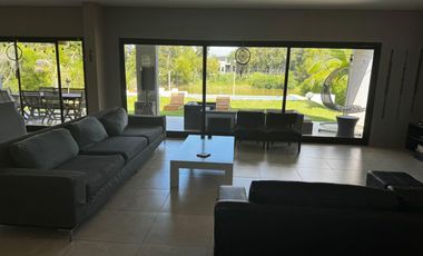 Casa en Barrio Privado 