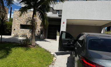 Casa en Barrio Privado 