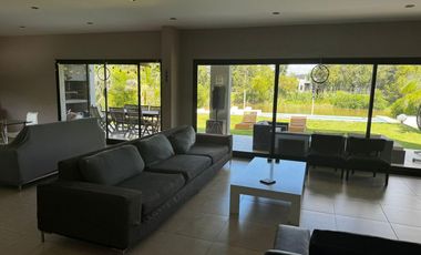 Casa en Barrio Privado 