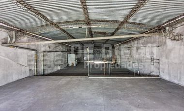 VENTA CON RENTA Depósito en Venta con Local al Publico  de 546 M2  - Zonificación Industrial - Munro