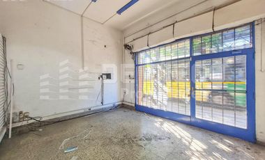 VENTA CON RENTA Depósito en Venta con Local al Publico  de 546 M2  - Zonificación Industrial - Munro