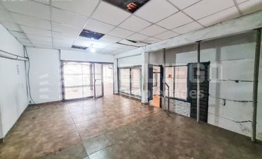 VENTA CON RENTA Depósito en Venta con Local al Publico  de 546 M2  - Zonificación Industrial - Munro