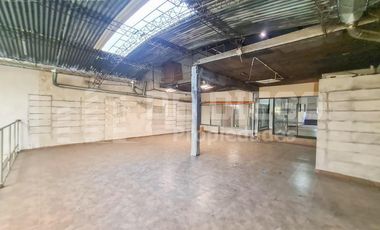 VENTA CON RENTA Depósito en Venta con Local al Publico  de 546 M2  - Zonificación Industrial - Munro