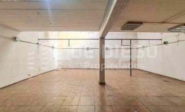VENTA CON RENTA Depósito en Venta con Local al Publico  de 546 M2  - Zonificación Industrial - Munro