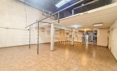 VENTA CON RENTA Depósito en Venta con Local al Publico  de 546 M2  - Zonificación Industrial - Munro