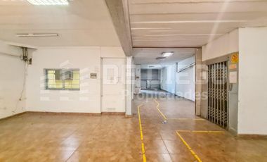 VENTA CON RENTA Depósito en Venta con Local al Publico  de 546 M2  - Zonificación Industrial - Munro