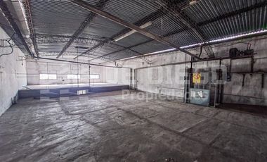 VENTA CON RENTA Depósito en Venta con Local al Publico  de 546 M2  - Zonificación Industrial - Munro