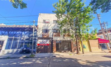 VENTA CON RENTA Depósito en Venta con Local al Publico  de 546 M2  - Zonificación Industrial - Munro