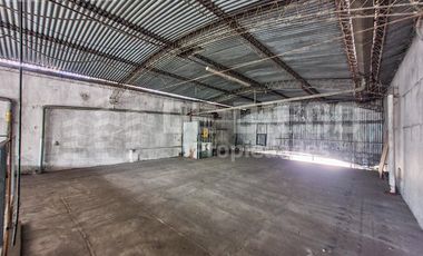 VENTA CON RENTA Depósito en Venta con Local al Publico  de 546 M2  - Zonificación Industrial - Munro