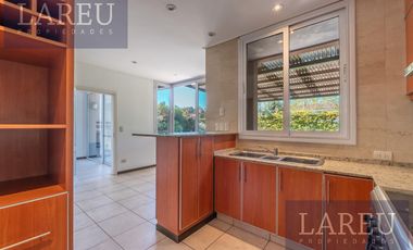 Casa en Venta con renta - Barrio Privado Los Tacos
