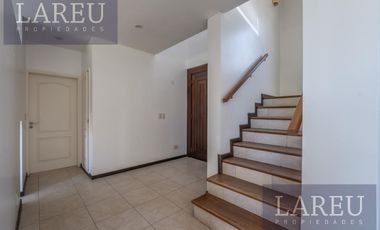 Casa en Venta con renta - Barrio Privado Los Tacos