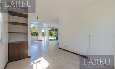 Casa en Venta con renta - Barrio Privado Los Tacos