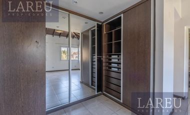 Casa en Venta con renta - Barrio Privado Los Tacos
