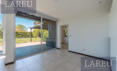 Casa en Venta con renta - Barrio Privado Los Tacos