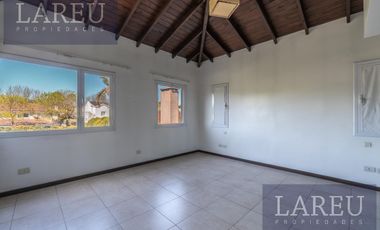 Casa en Venta con renta - Barrio Privado Los Tacos