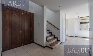 Casa en Venta con renta - Barrio Privado Los Tacos