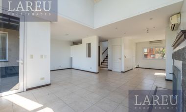 Casa en Venta con renta - Barrio Privado Los Tacos