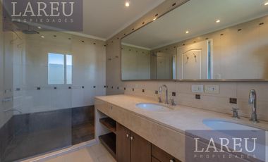 Casa en Venta con renta - Barrio Privado Los Tacos