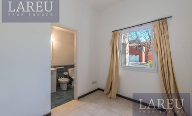 Casa en Venta con renta - Barrio Privado Los Tacos