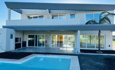 Casa en venta - 4 Dormitorios 4 Baños - 800Mts2 - Canning