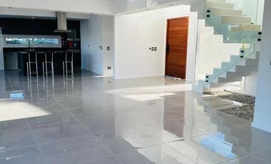 Casa en venta - 4 Dormitorios 4 Baños - 800Mts2 - Canning