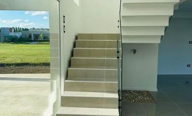 Casa en venta - 4 Dormitorios 4 Baños - 800Mts2 - Canning