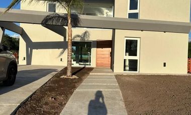 Casa en venta - 4 Dormitorios 4 Baños - 800Mts2 - Canning