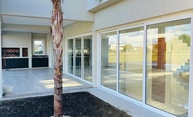 Casa en venta - 4 Dormitorios 4 Baños - 800Mts2 - Canning