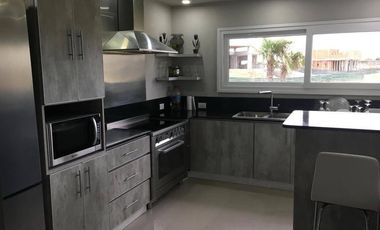Casa en venta  1 planta con pileta Costa Esmeralda Residencia 1 0442