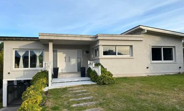 Casa en venta  1 planta con pileta Costa Esmeralda Residencia 1 0442