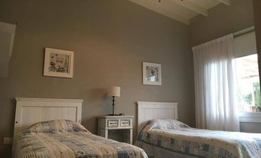 Casa en venta  1 planta con pileta Costa Esmeralda Residencia 1 0442