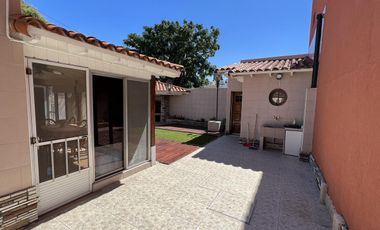 Amplia casa jardin y cochera en venta en Wilde apto credito