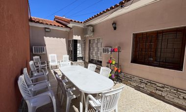 Amplia casa jardin y cochera en venta en Wilde apto credito