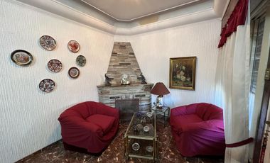 Amplia casa jardin y cochera en venta en Wilde apto credito