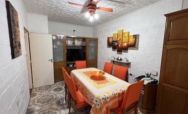 Amplia casa jardin y cochera en venta en Wilde apto credito